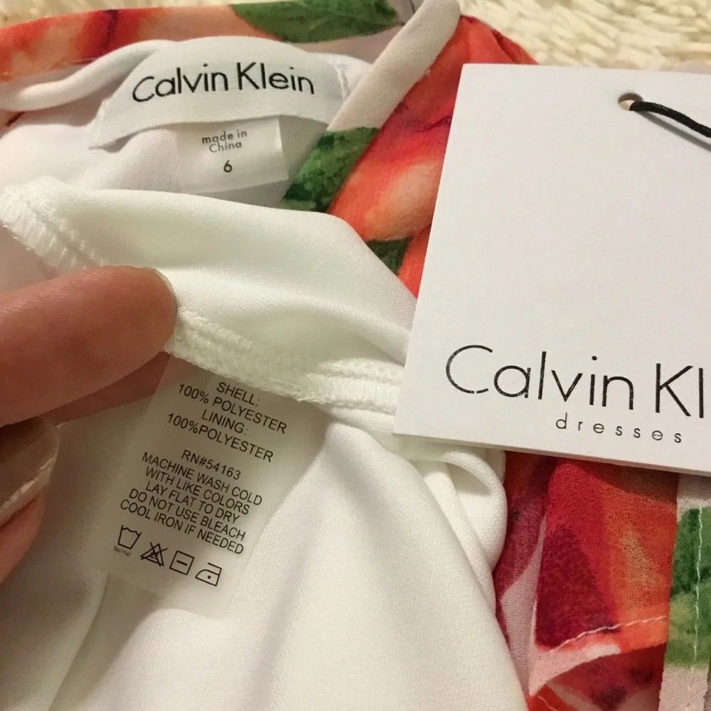 Calvin Klein Floral Shift Dress W/Ruffle Sleeves‎